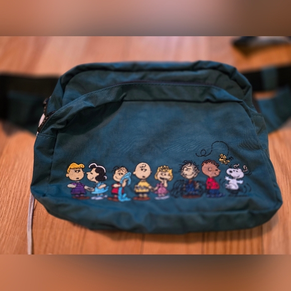 NWT Baggu Peanuts Fanny Pack - Picture 7 of 7